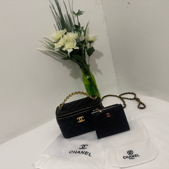 Chanel Black Quilted Bag with Gold Chain - Picture 10 of 15